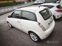 Usata Lancia Ypsilon 69 CV (50 kW) 2011 Bianco Utilitaria