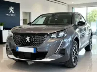 Usata Peugeot 2008 Allure 131 CV (96 kW) 2023 Grigio platino SUV