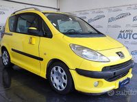Begagnad Peugeot 1007 70 HK (51 kW) 2006 Gul Minibuss