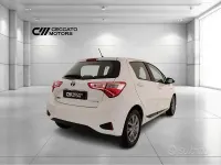 Usata Toyota Yaris Hybrid Active 73 CV (53 kW) 2017 Bianco Berlina