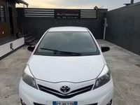Usata Toyota Yaris Lounge 69 CV (50 kW) 2013 Bianco Utilitaria