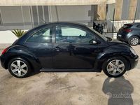 Usata VW New Beetle 102 CV (75 kW) 2009 Nero Utilitaria