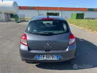 Usata Renault Clio II Dynamique 75 CV (55 kW) 2011 Marrone Berlina