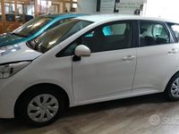 Usata Toyota Verso-S Active 99 CV (72 kW) 2011 Bianco Monovolume