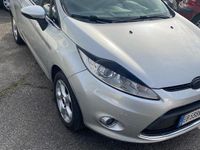 Usata Ford Fiesta Titanium 96 CV (70 kW) 2010 Grigio Utilitaria