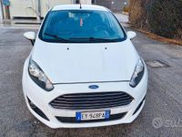 Usata Ford Fiesta 75 CV (55 kW) 2015 Bianco Utilitaria