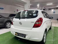 Usata Hyundai i20 Comfort 78 CV (57 kW) 2010 Bianco Utilitaria