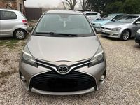 Usata Toyota Yaris Active 89 CV (65 kW) 2014 Marrone Berlina