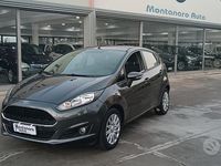 Usado Ford Fiesta Business Edition 95 HP (69 kW) 2017 Cinzento Sedan