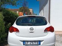 Usata Opel Astra Cosmo 95 CV (69 kW) 2011 Bianco Berlina
