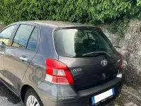 Usata Toyota Yaris Sol 69 CV (50 kW) 2011 Grigio Utilitaria
