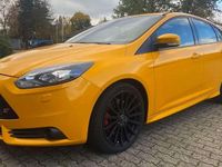 Usata Ford Focus ST 250 CV (183 kW) 2015 Giallo Berlina