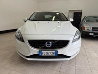 Usata Volvo V40 Momentum 120 CV (88 kW) 2016 Bianco Berlina