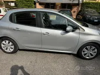 Usata Peugeot 208 95 CV (69 kW) 2015 Utilitaria