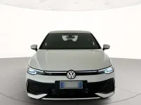 Nuova VW Golf VIII R-line Plus 150 CV (110 kW) 2026 Pure white Berlina
