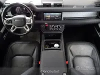 Usata Land Rover Defender SE Dynamic 249 CV (183 kW) 2023 Grigio SUV