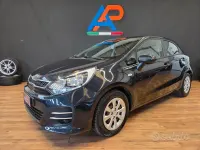Usata Kia Rio 75 CV (55 kW) 2015 Grigio Berlina