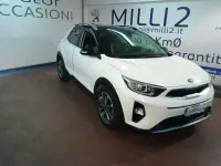 Usata Kia Stonic 120 CV (88 kW) 2019 Bianco con tetto nero SUV