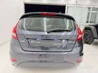 Usata Ford Fiesta Titanium 70 CV (51 kW) 2009 Grigio Berlina