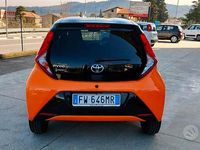 Usata Toyota Aygo X-wave 72 CV (52 kW) 2019 Arancione Utilitaria