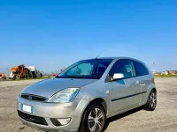 Usata Ford Fiesta Ghia 75 CV (55 kW) 2005 Grigio Utilitaria