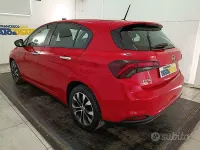 Usata Fiat Tipo Life 131 CV (96 kW) 2022 Rosso metallizzato Berlina