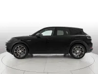 Nuova Porsche Cayenne 2026 Nero cromite metallizzato SUV