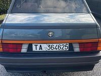 Usata Alfa Romeo 75 128 CV (94 kW) 1986 Grigio Berlina