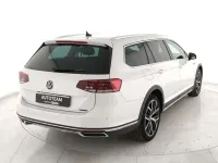 Usata VW Passat Alltrack 200 CV (147 kW) 2022 Bianco Station wagon