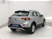 Usata VW T-Roc Life 116 CV (85 kW) 2024 Grigio SUV