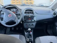 Usata Fiat Punto Lounge 95 CV (69 kW) 2016 Bluazzurro Utilitaria