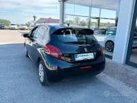Usata Peugeot 208 Active 102 CV (75 kW) 2019 Nero Utilitaria