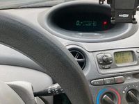 Usata Toyota Yaris 65 CV (47 kW) 2003 Grigio Berlina