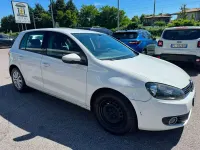 Usata VW Golf VI Comfortline 105 CV (77 kW) 2011 Bianco Utilitaria