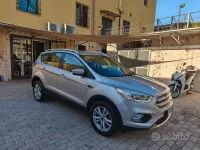 Gebraucht Ford Kuga S 120 PS (88 kW) 2018 Grau SUV