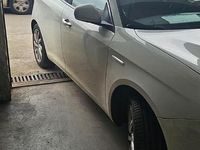 Usata Alfa Romeo Giulietta Distinctive 120 CV (88 kW) 2015 Bianco Utilitaria