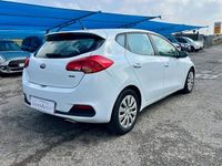 Begagnad Kia Ceed 110 HK (80 kW) 2014 Vit Halvkombi