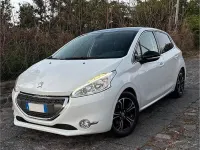 Usata Peugeot 208 82 CV (60 kW) 2013 Bianco Utilitaria