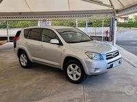 Usata Toyota RAV4 Luxury 177 CV (130 kW) 2006 Argento SUV