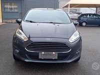 Usata Ford Fiesta Titanium 80 CV (58 kW) 2014 Grigio medio metallizzato Utilitaria