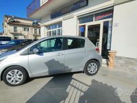 Usata Toyota Yaris Lounge 90 CV (66 kW) 2013 Grigio Utilitaria