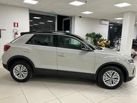Usata VW T-Roc Life 110 CV (80 kW) 2023 Beige SUV