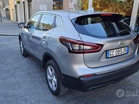 Usata Nissan Qashqai 140 CV (102 kW) 2020 Grigio metallizzato SUV