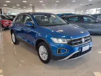 Usata VW T-Roc Life 110 CV (80 kW) 2023 Bluazzurro SUV