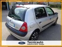 Usata Renault Clio 74 CV (54 kW) 2005 Argento metallizzato Utilitaria