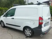 Usata Ford Transit Courier 100 CV (73 kW) 2021 Bianco Furgone