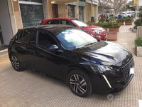 Usata Peugeot 208 Allure 101 CV (74 kW) 2023 Nero Utilitaria