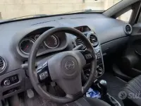 Usata Opel Corsa 75 CV (55 kW) 2010 Nero Utilitaria