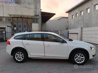 Usata Volvo V60 CC Business Edition 150 CV (110 kW) 2017 Bianco Station wagon