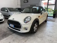 Usata Mini Cooper D 116 CV (85 kW) 2015 Beige Utilitaria